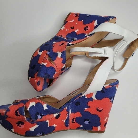Tommy Hilfiger Floral Red, White & Blue Wedge Heels - Picture 4 of 14